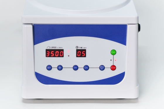 রুটিন ল্যাব অ্যাপ্লিকেশনের জন্য কম গোলমাল 4000 RPM কম গতির সেন্ট্রিফুগ মেশিন 2100xg RCF